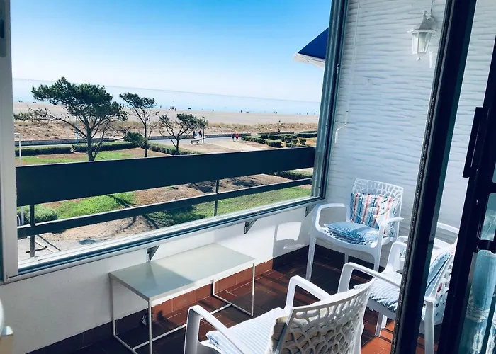 Appartement Sur La Plage, Vue Sur Mer, Spacieux T3 Au Calme *
